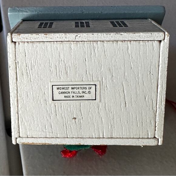 Midwest Importers of Cannon Falls Wood Christmas White Village Ornament Set Lot - Picture 4 of 4